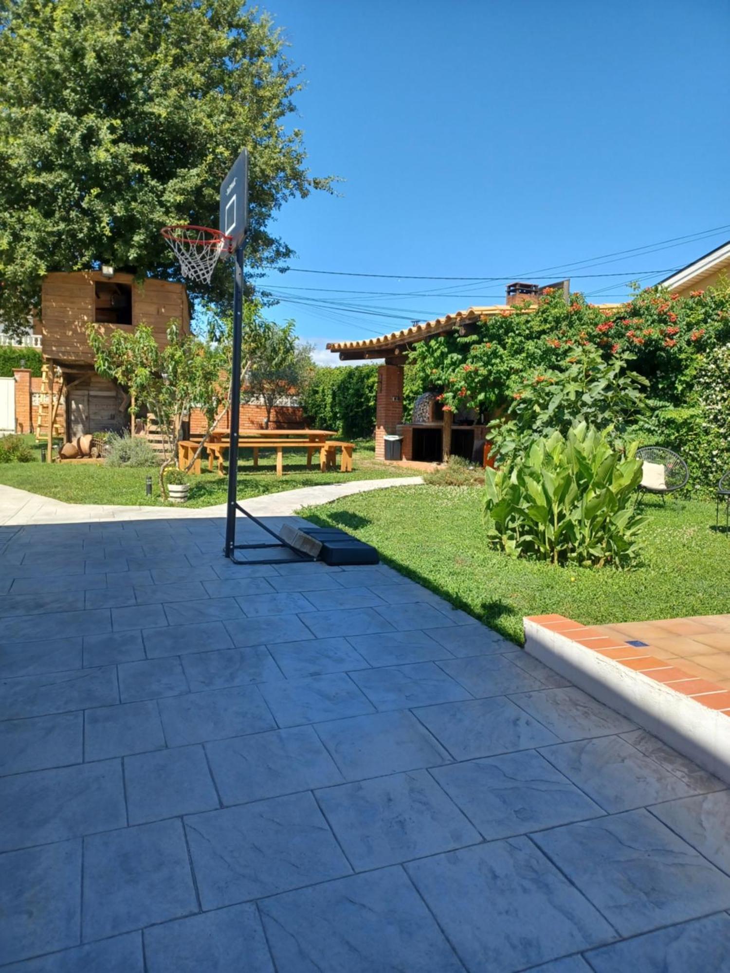 Piscina De Sal Barbacoa Wifi, Parking Gratis, 3 Min Pga Casa El Roble Villa Girona Exteriör bild
